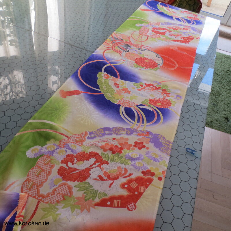 Araihari Kimono Seidendamast - klassische japanische Muster