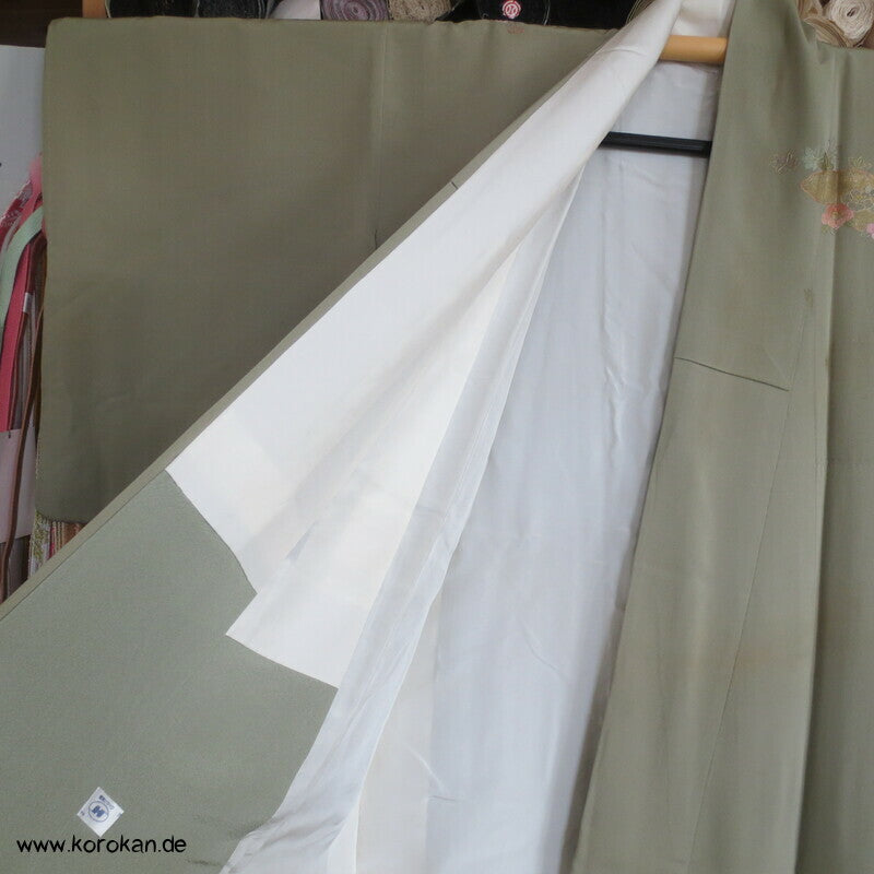 khakigrün Homongi Seidencrepe Kimono, Stickereibild