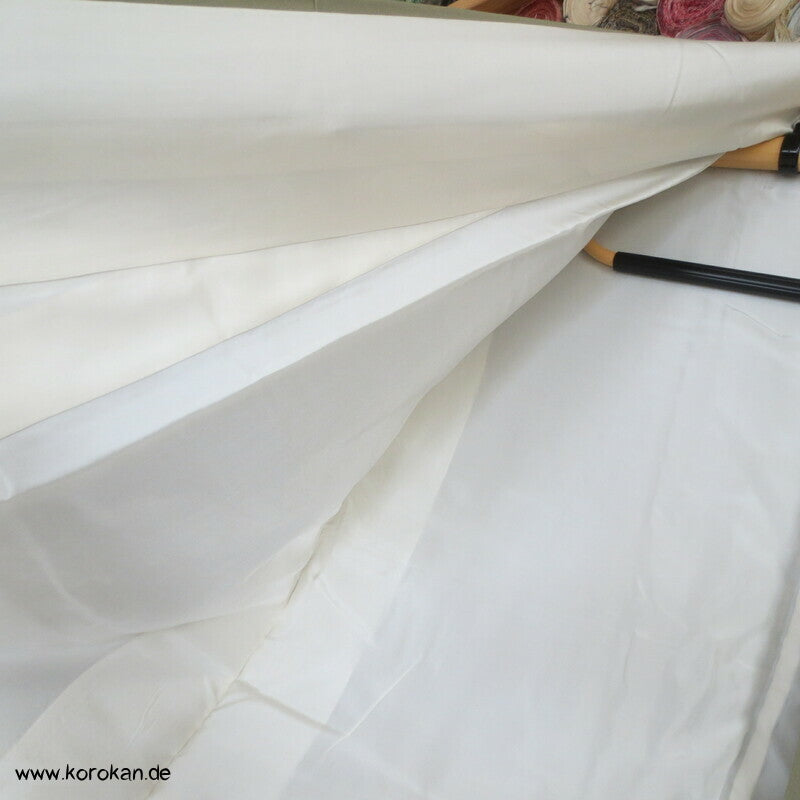 khakigrün Homongi Seidencrepe Kimono, Stickereibild