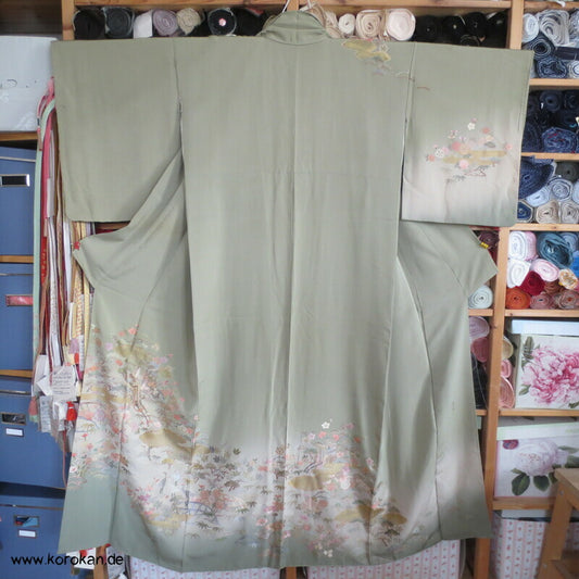 khakigrün Homongi Seidencrepe Kimono, Stickereibild