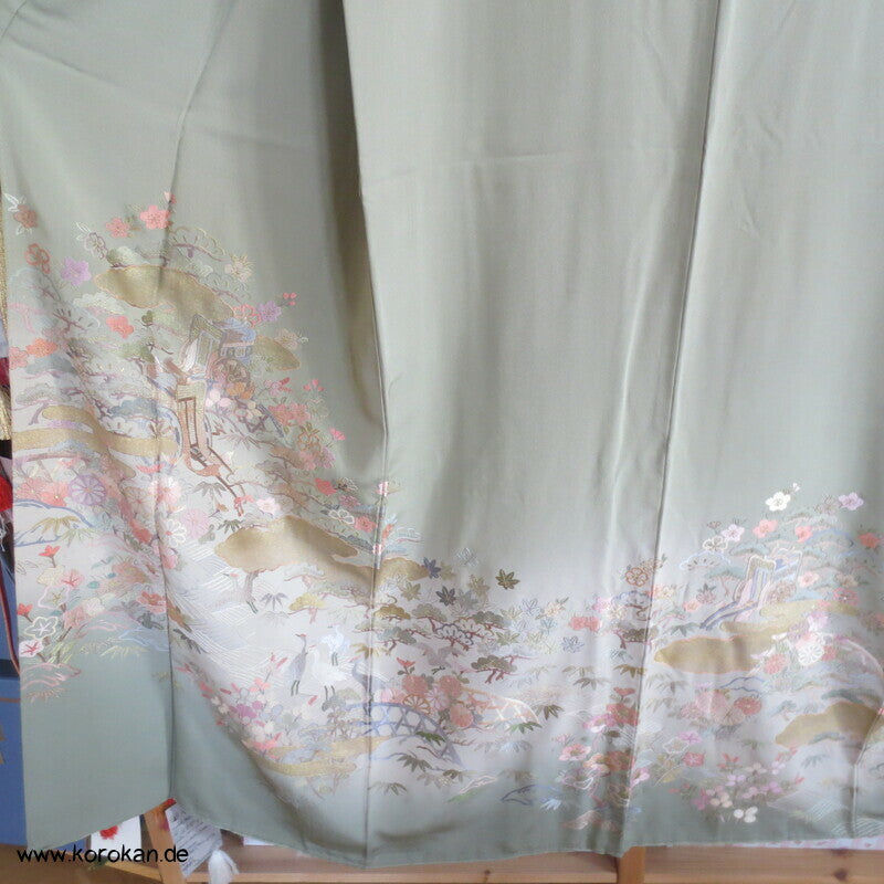 khakigrün Homongi Seidencrepe Kimono, Stickereibild