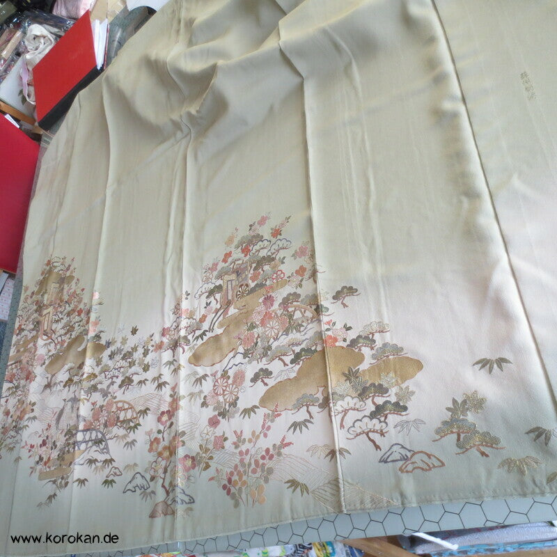 khakigrün Homongi Seidencrepe Kimono, Stickereibild