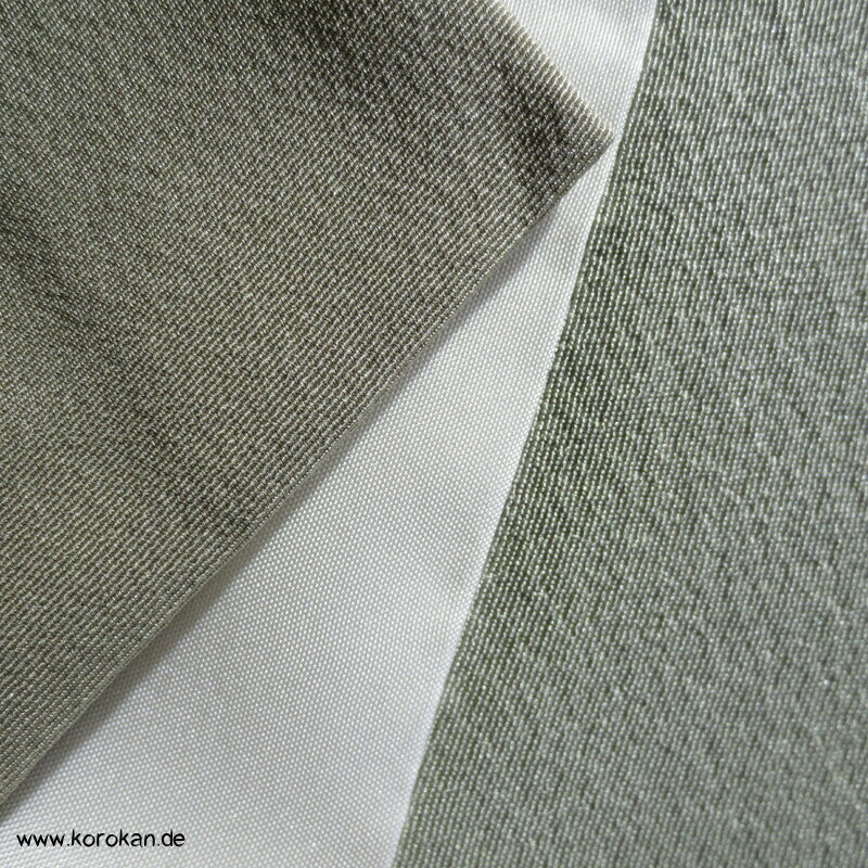 khakigrün Homongi Seidencrepe Kimono, Stickereibild