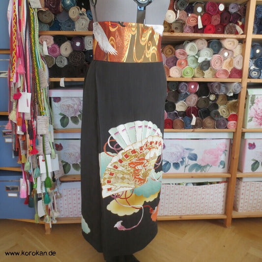 Upcycling Tomesode Kimono Rock mit angesetztem Brokat Obi Bund, Gr. M