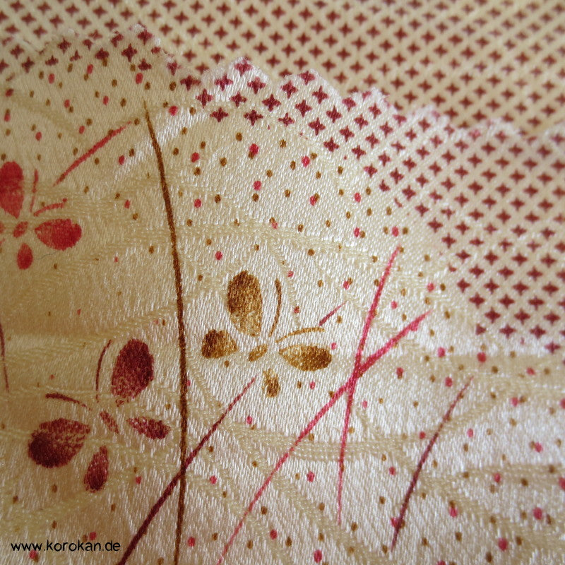 Wolken in denen Schmetterlinge schwirren Kimono Seide