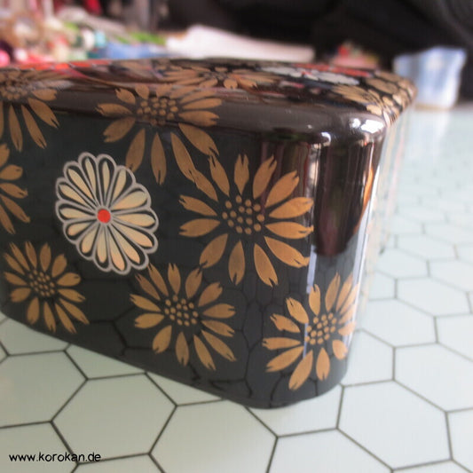 Bento Box Holz lackiert rechteckig mit Chrysanthemen in Lack