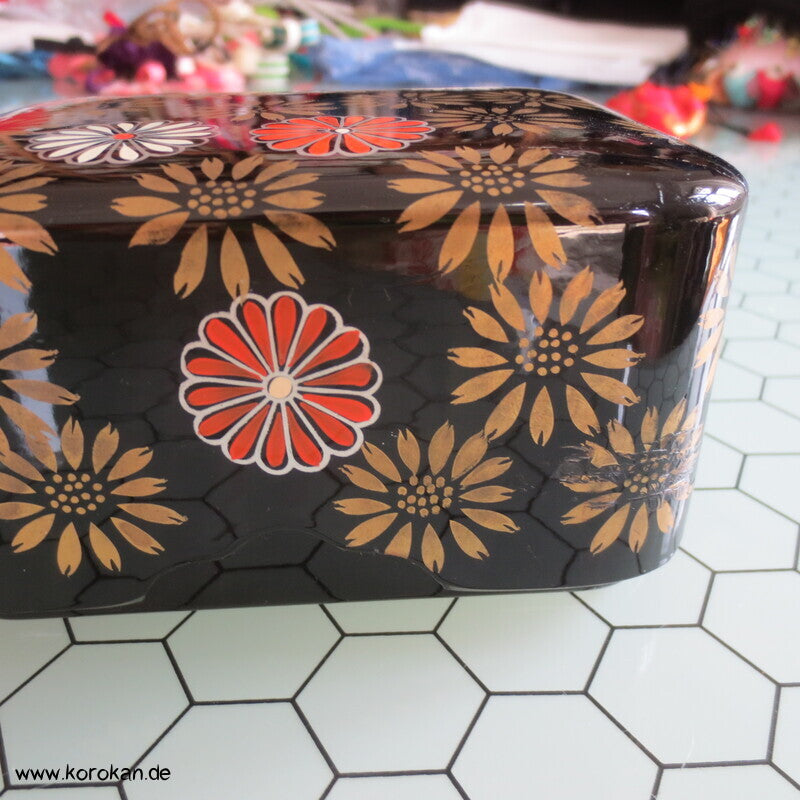 Bento Box Holz lackiert rechteckig mit Chrysanthemen in Lack