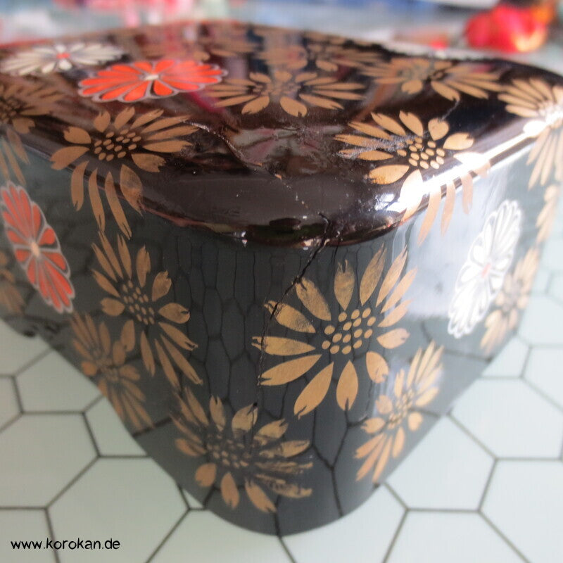 Bento Box Holz lackiert rechteckig mit Chrysanthemen in Lack