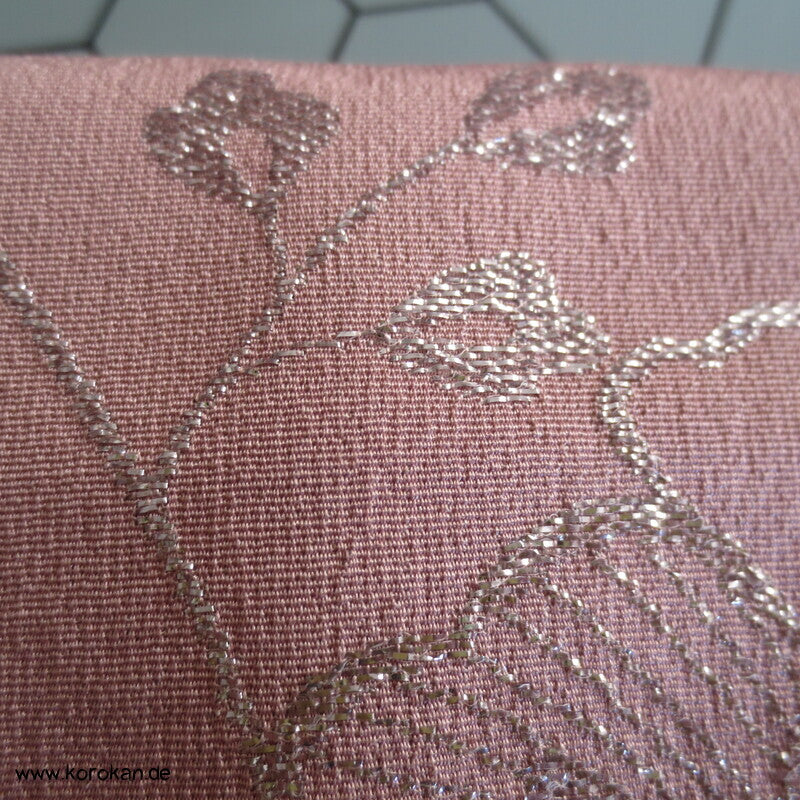 Lurex - Urushi Seidenbrokat Kimono Araihari, Silber Blumen auf rosa