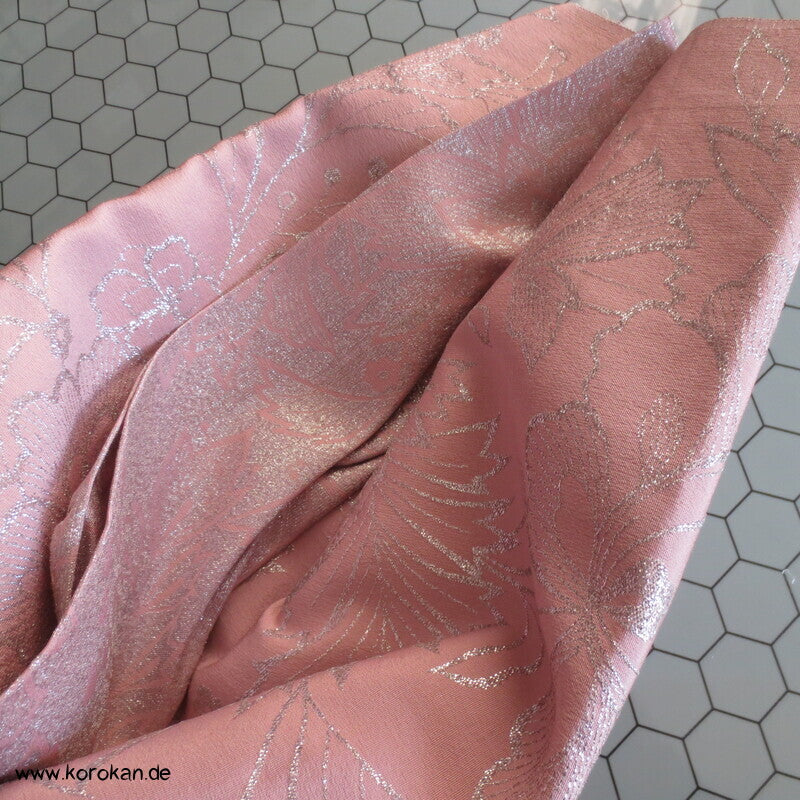 Lurex - Urushi Seidenbrokat Kimono Araihari, Silber Blumen auf rosa