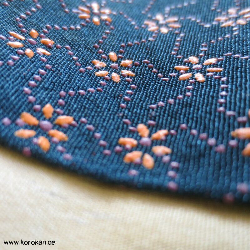 Lacktupfenblüten Triskelen Seidencrepe Haori - Jacke, mit Himo