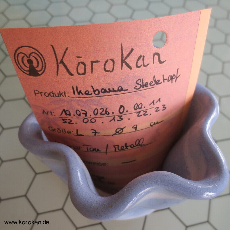 kleiner Ikebana Topf handgetöpfert, mit Metall Steckigel