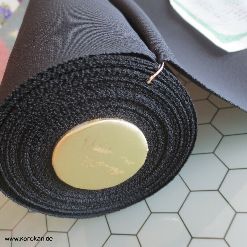 schwarzer Seidencrepe Ensemble Mofuku Tanmono, Paulownia Mon