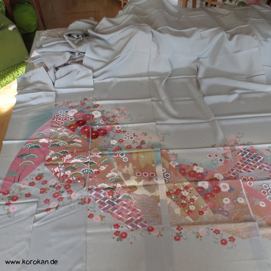 Blütenwirbel Araihari Furisode bahnenübergreifend