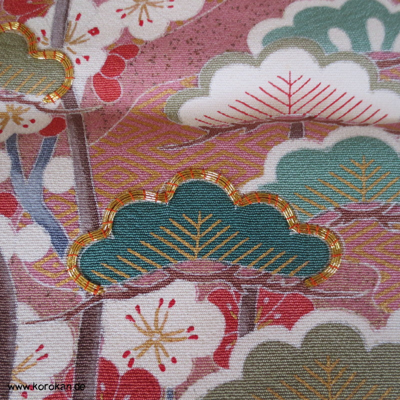 Blütenwirbel Araihari Furisode bahnenübergreifend