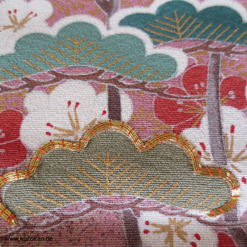 Blütenwirbel Araihari Furisode bahnenübergreifend