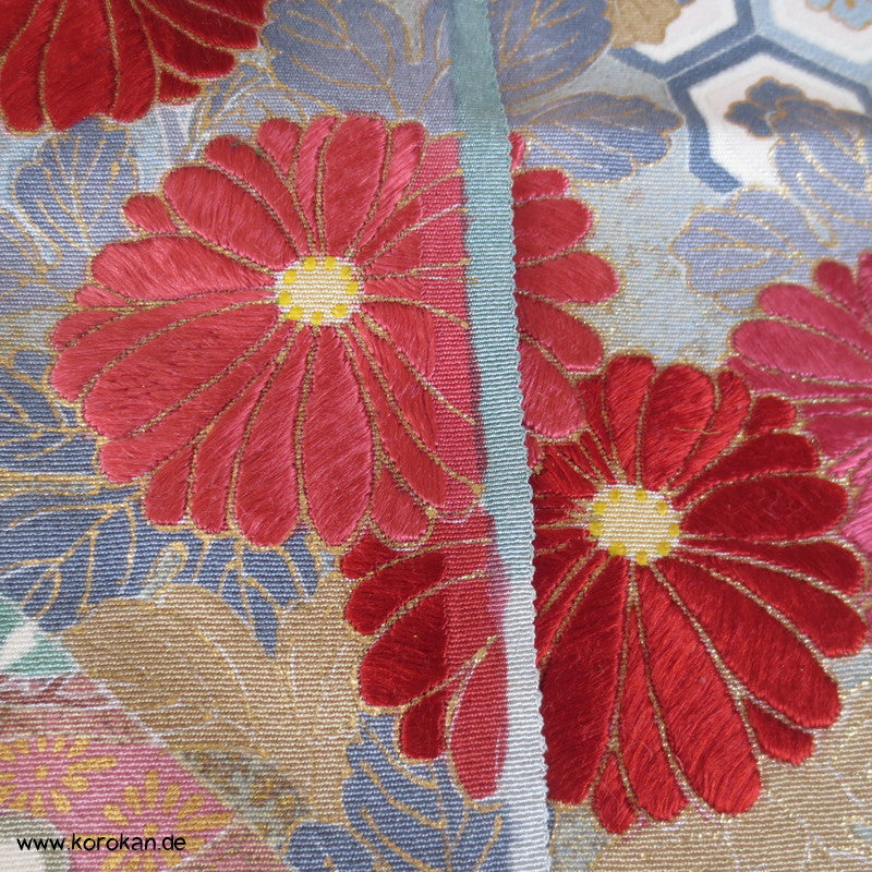 Blütenwirbel Araihari Furisode bahnenübergreifend