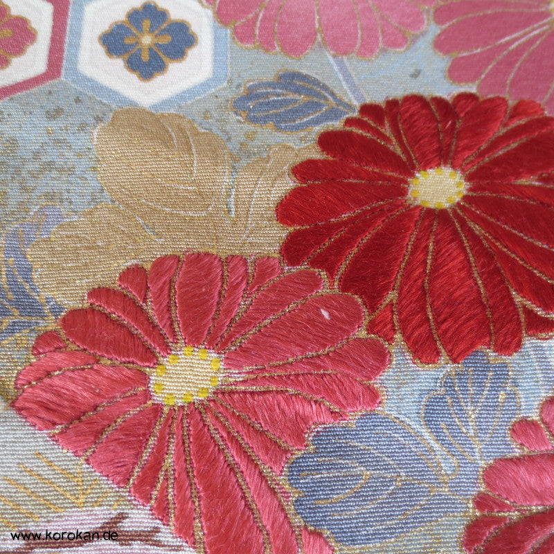 Blütenwirbel Araihari Furisode bahnenübergreifend