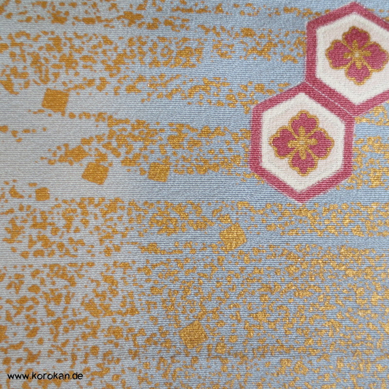 Blütenwirbel Araihari Furisode bahnenübergreifend
