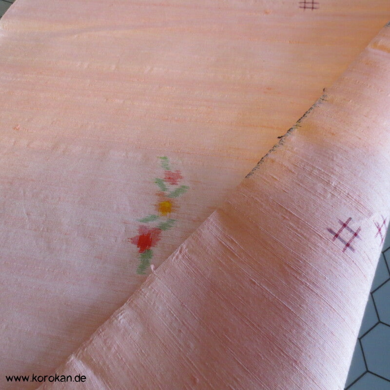 Igeta, Blüten Kasuri rosa Tsumugi Kimono Seide