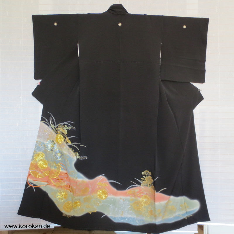 ausgestickte Chrysanthemen Tomesode Seiden Kimono
