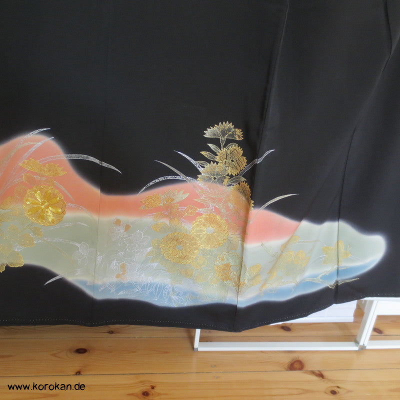 ausgestickte Chrysanthemen Tomesode Seiden Kimono