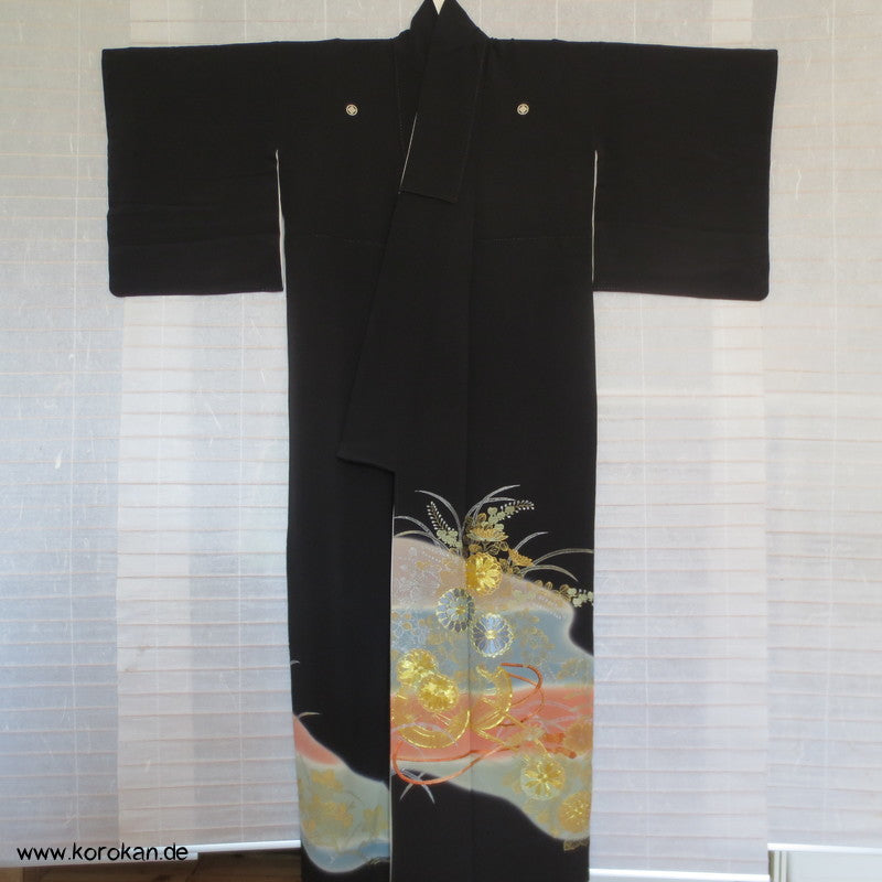 ausgestickte Chrysanthemen Tomesode Seiden Kimono
