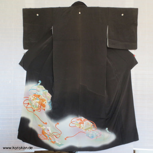 Schatzkästchen und Flechtbänderstickerei Tomesode Seiden Kimono