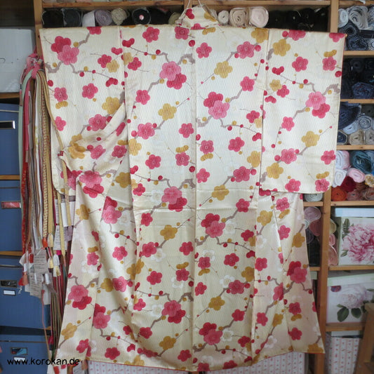 Ume Blüten Chu Furisode Tatewaku Seidendamast