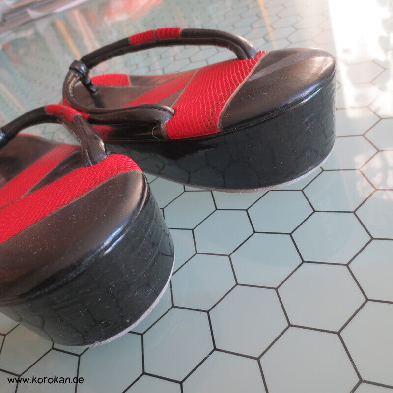 japanische Zori Zehensteg Sandalen, Schlangenleder Patchwork