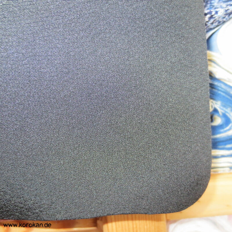 Bambusgebüsch mit gestickten blauen Spatzen Seidencrepe Tomesode Kimono