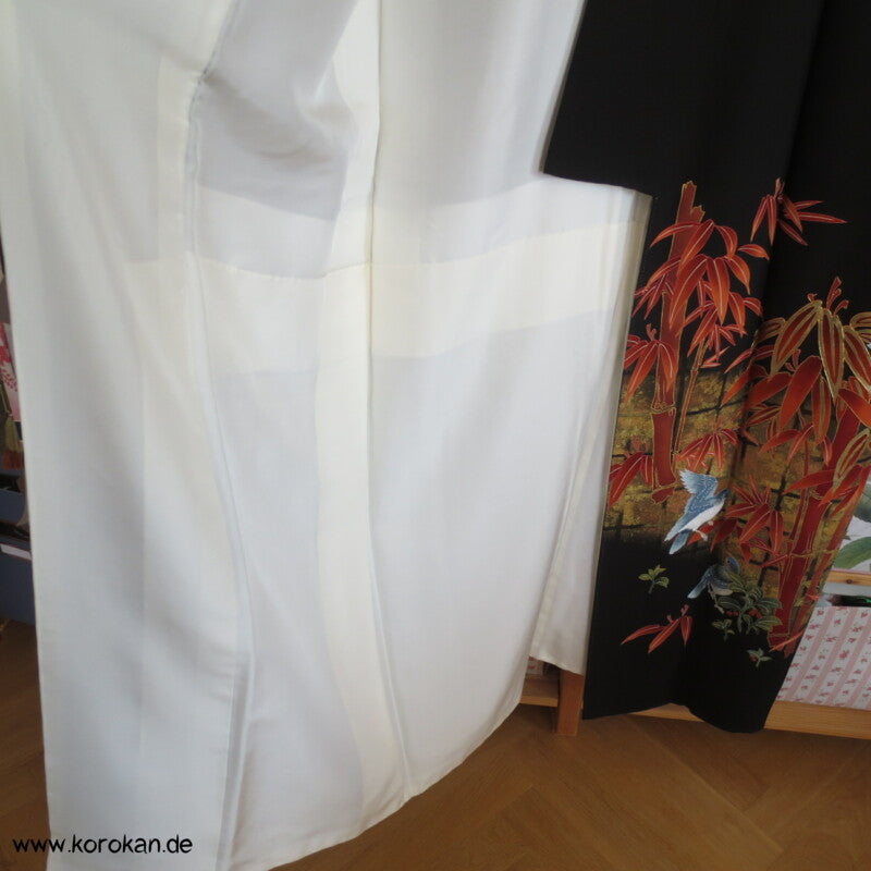 Bambusgebüsch mit gestickten blauen Spatzen Seidencrepe Tomesode Kimono