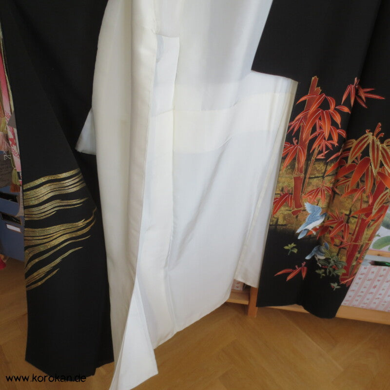 Bambusgebüsch mit gestickten blauen Spatzen Seidencrepe Tomesode Kimono