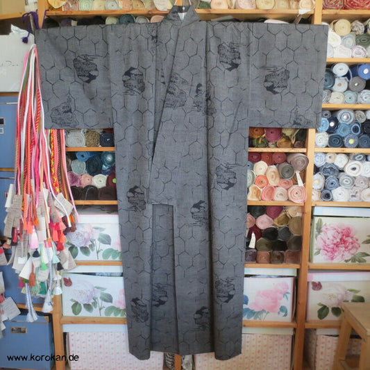 Tsumugi Seiden Kasuri Kimono Kikko mit Motiven in jeansblau