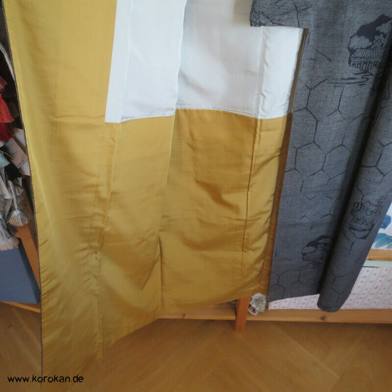 Tsumugi Seiden Kasuri Kimono Kikko mit Motiven in jeansblau