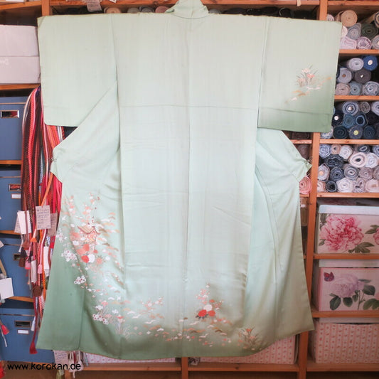 Tsukesage Kimono Seide Gartenhäuschen in Blüten auf hellgrün jade