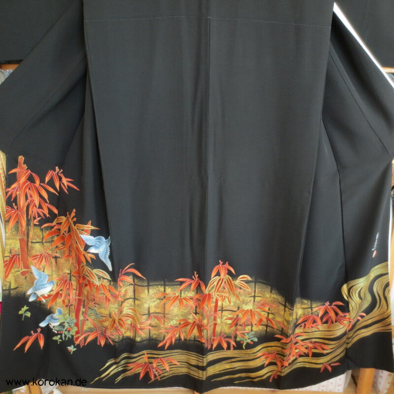 Bambusgebüsch mit gestickten blauen Spatzen Seidencrepe Tomesode Kimono