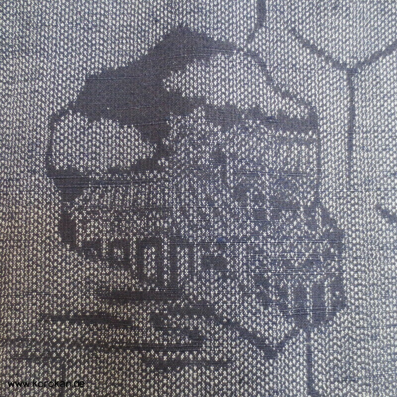Tsumugi Seiden Kasuri Kimono Kikko mit Motiven in jeansblau