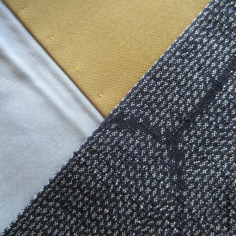 Tsumugi Seiden Kasuri Kimono Kikko mit Motiven in jeansblau