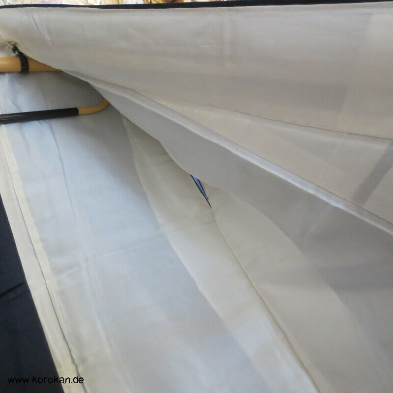 goldene Wellen, gestickte Kraniche Iro Tomesode Kimono, dunkelblauer Seidendamast