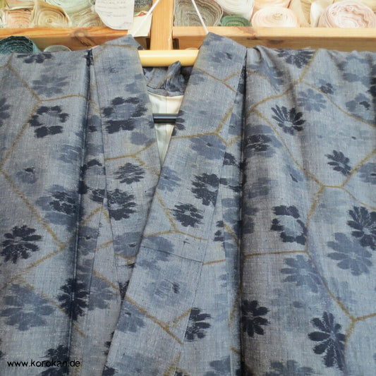 Tsumugi Seiden Kasuri Kimono Blumen in Kiribame
