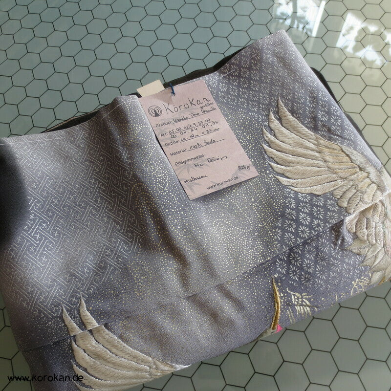 Tomesode, Kranichstickerei Golddruck, Seidencrepe Karieba