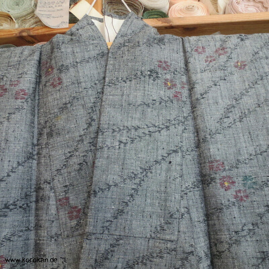 Tsumugi Seiden Kasuri Kimono zarte Zweige in grau