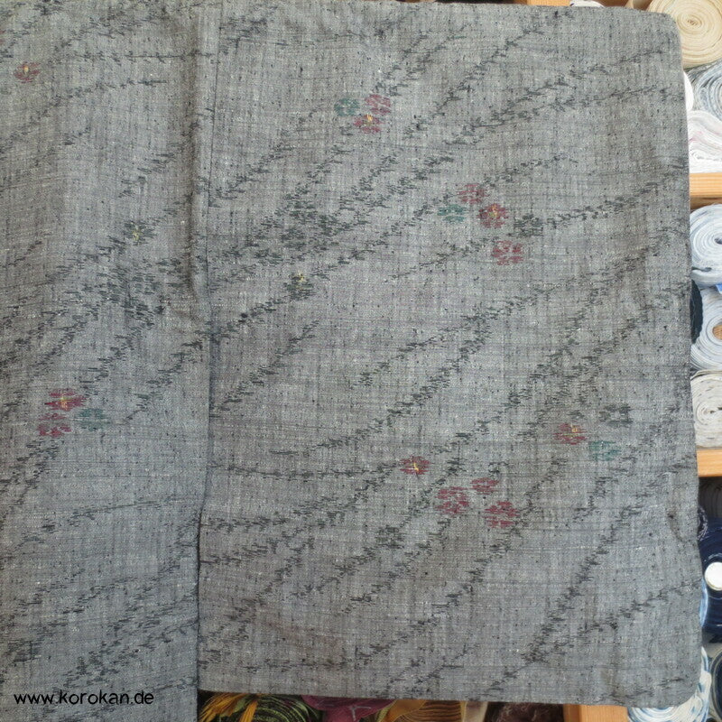 Tsumugi Seiden Kasuri Kimono zarte Zweige in grau