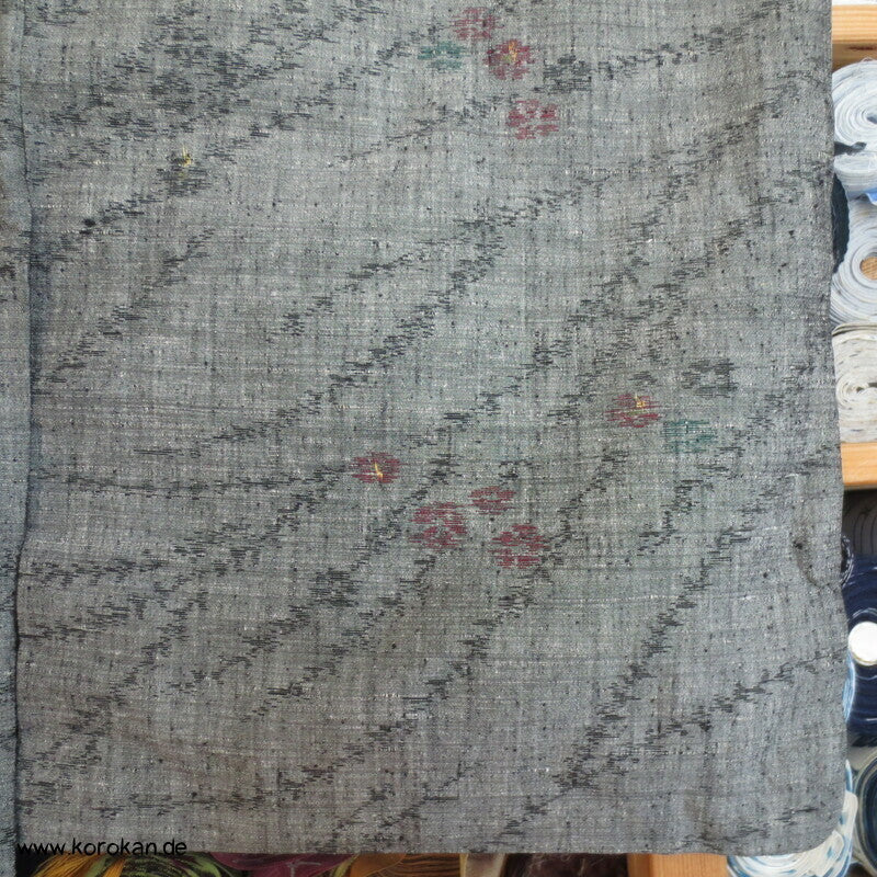 Tsumugi Seiden Kasuri Kimono zarte Zweige in grau