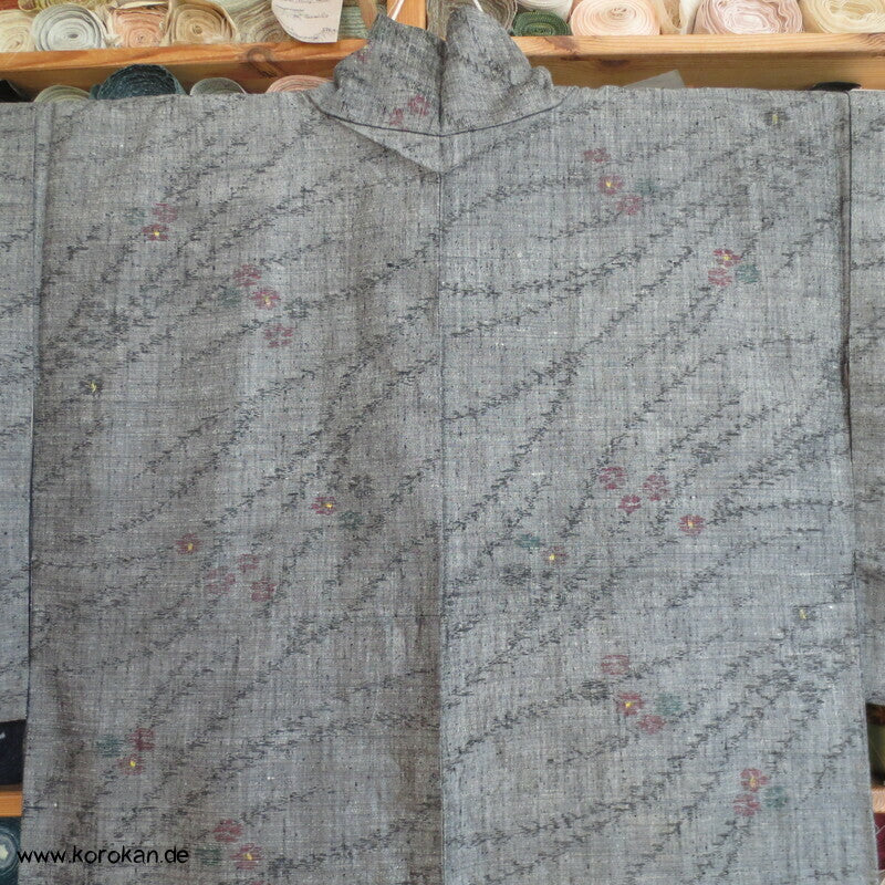 Tsumugi Seiden Kasuri Kimono zarte Zweige in grau