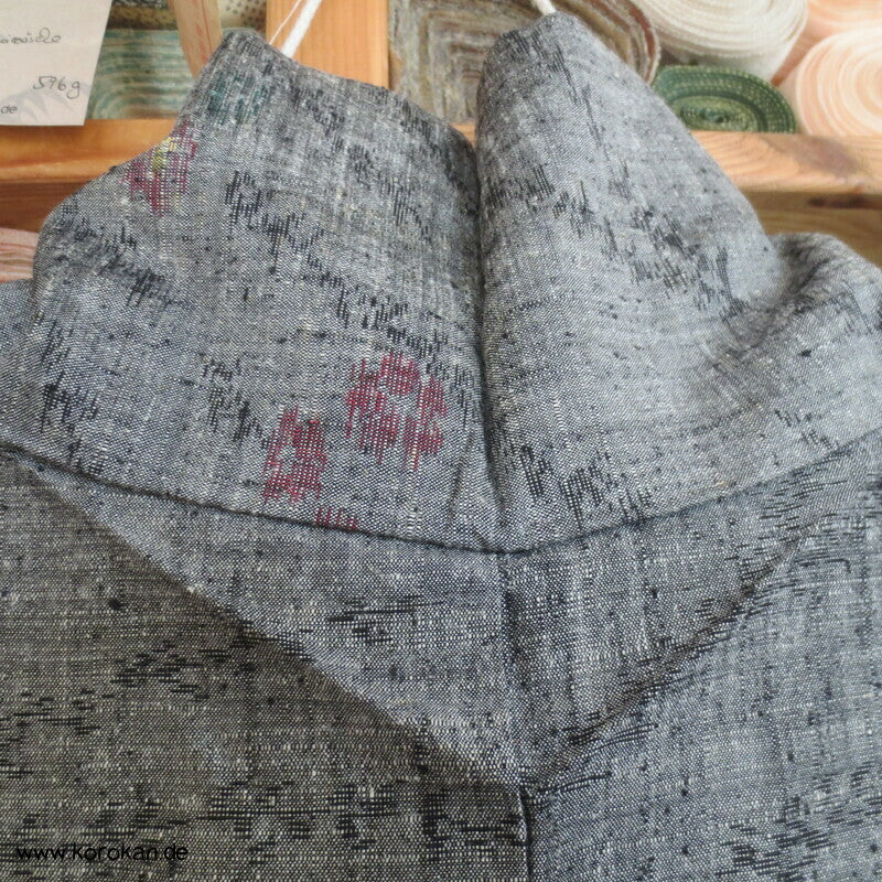 Tsumugi Seiden Kasuri Kimono zarte Zweige in grau