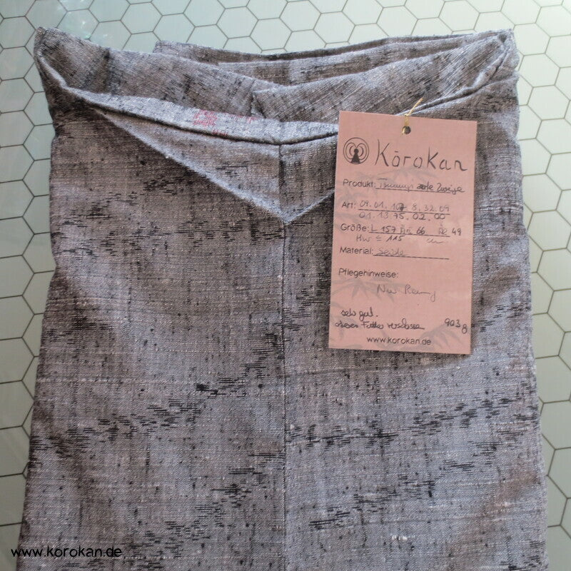 Tsumugi Seiden Kasuri Kimono zarte Zweige in grau