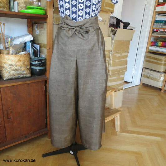 Hakama artige Hose, Kasuri Tsumugi Seide