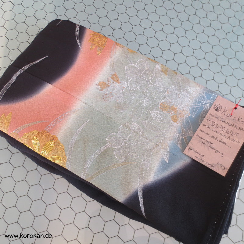 ausgestickte Chrysanthemen Tomesode Seiden Kimono
